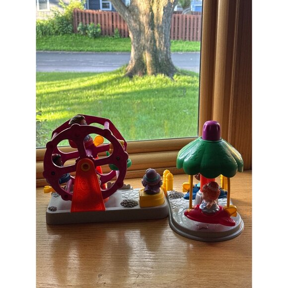 Fisher Price Little People Carnival Circus Ferris Wheel Spin Rocket 7 Figures - Picture 3 of 11